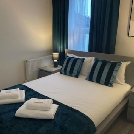 2 Bedroom Serviced Apartment # London Bagian luar foto
