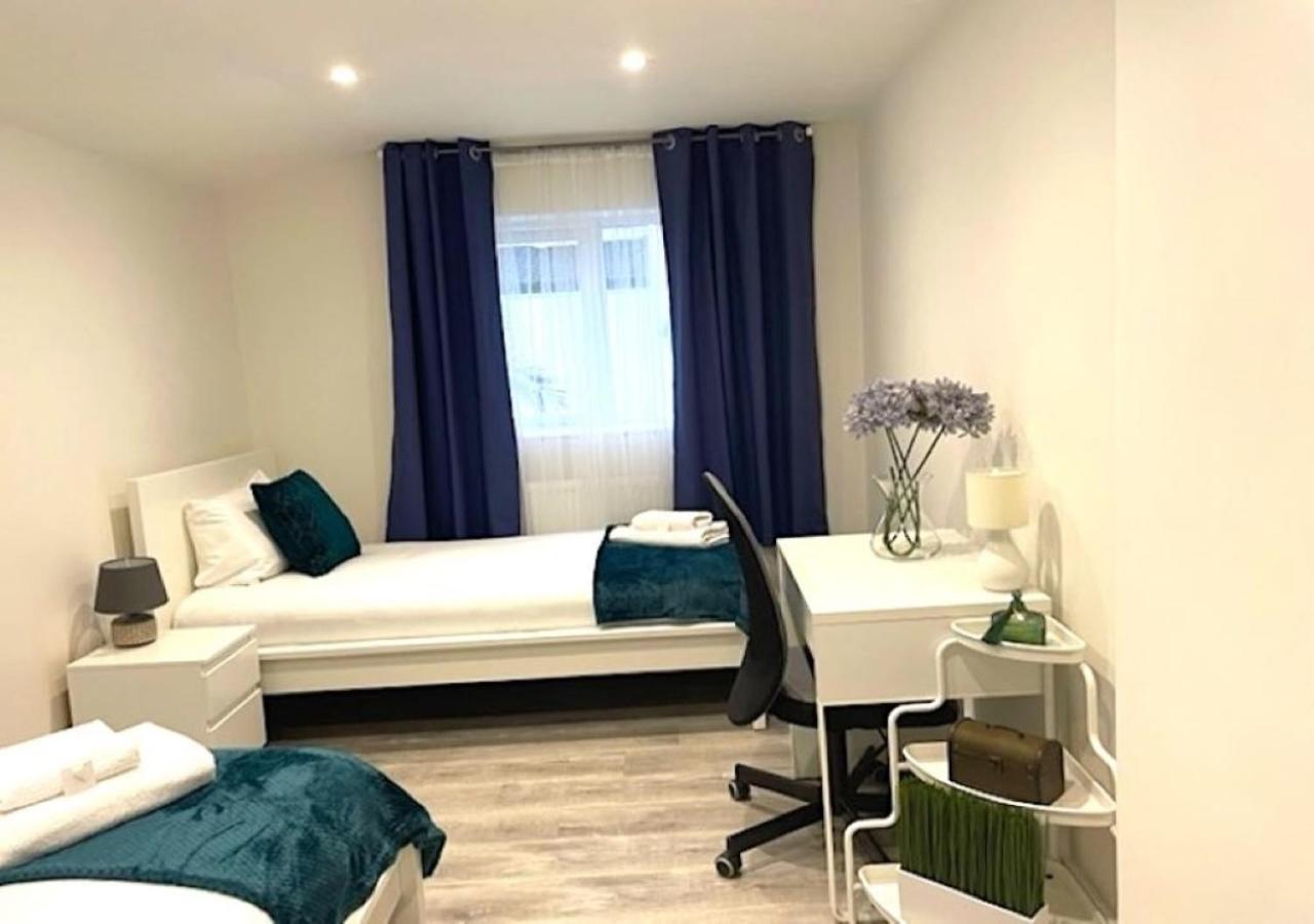 2 Bedroom Serviced Apartment # London Bagian luar foto