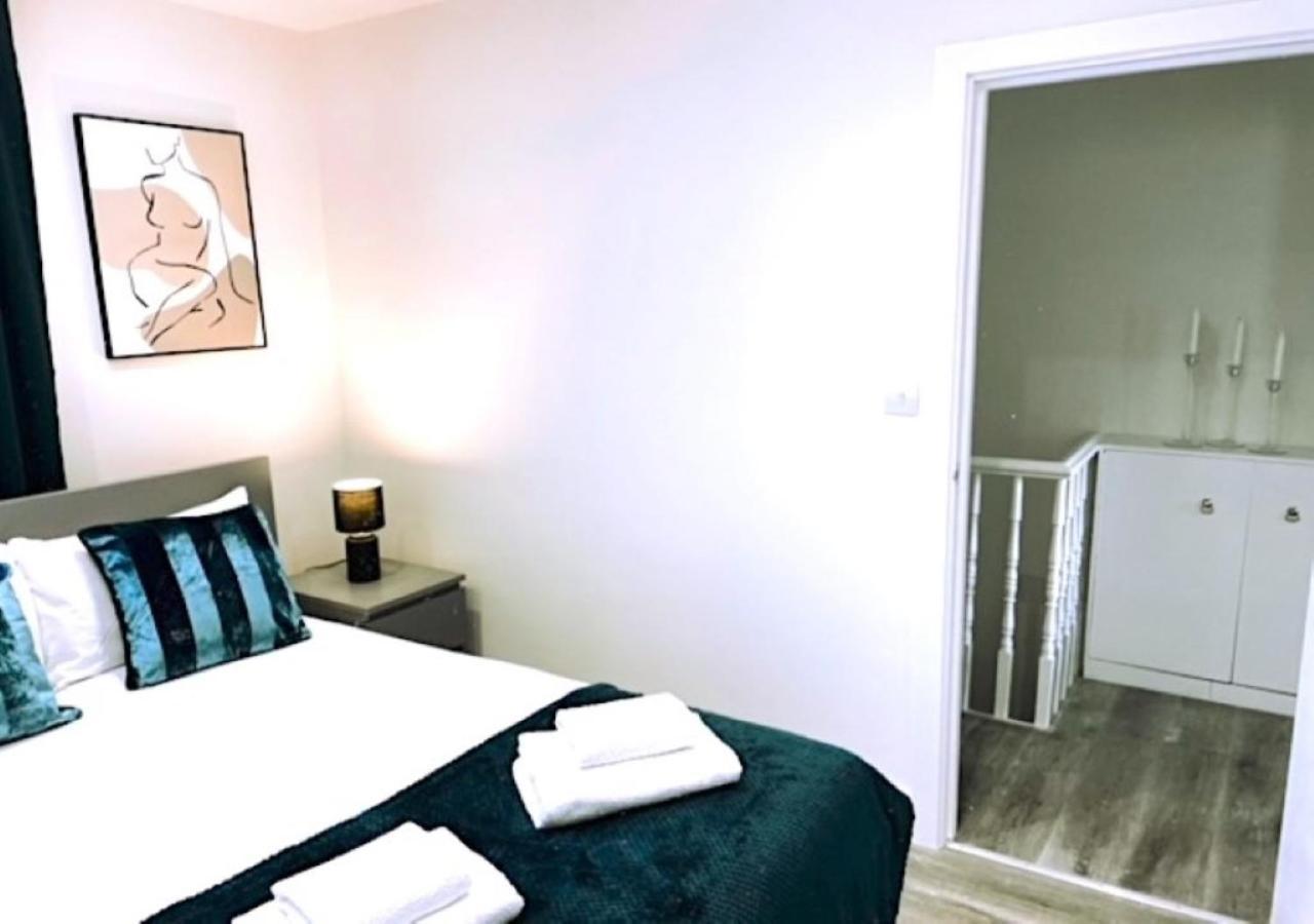 2 Bedroom Serviced Apartment # London Bagian luar foto