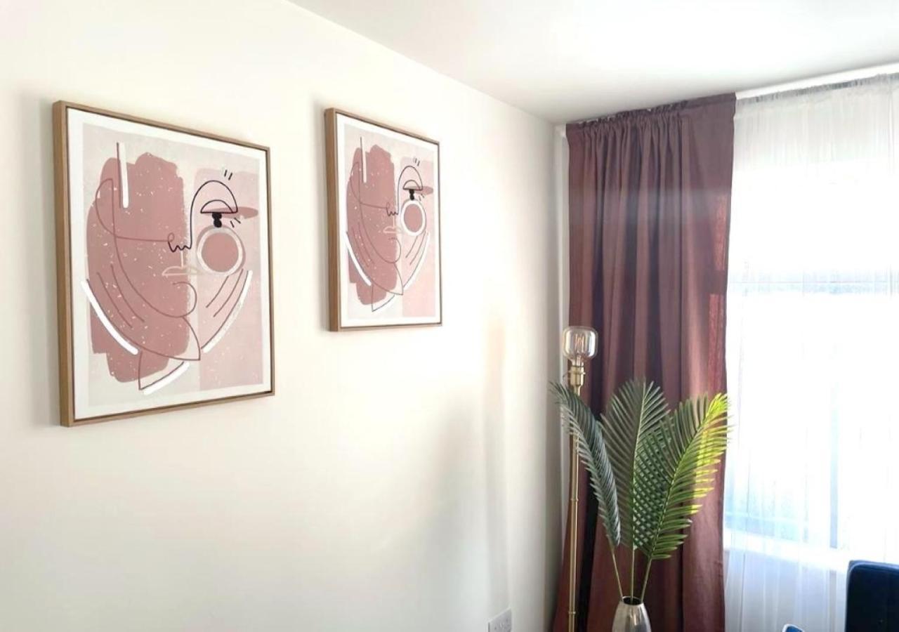 2 Bedroom Serviced Apartment # London Bagian luar foto