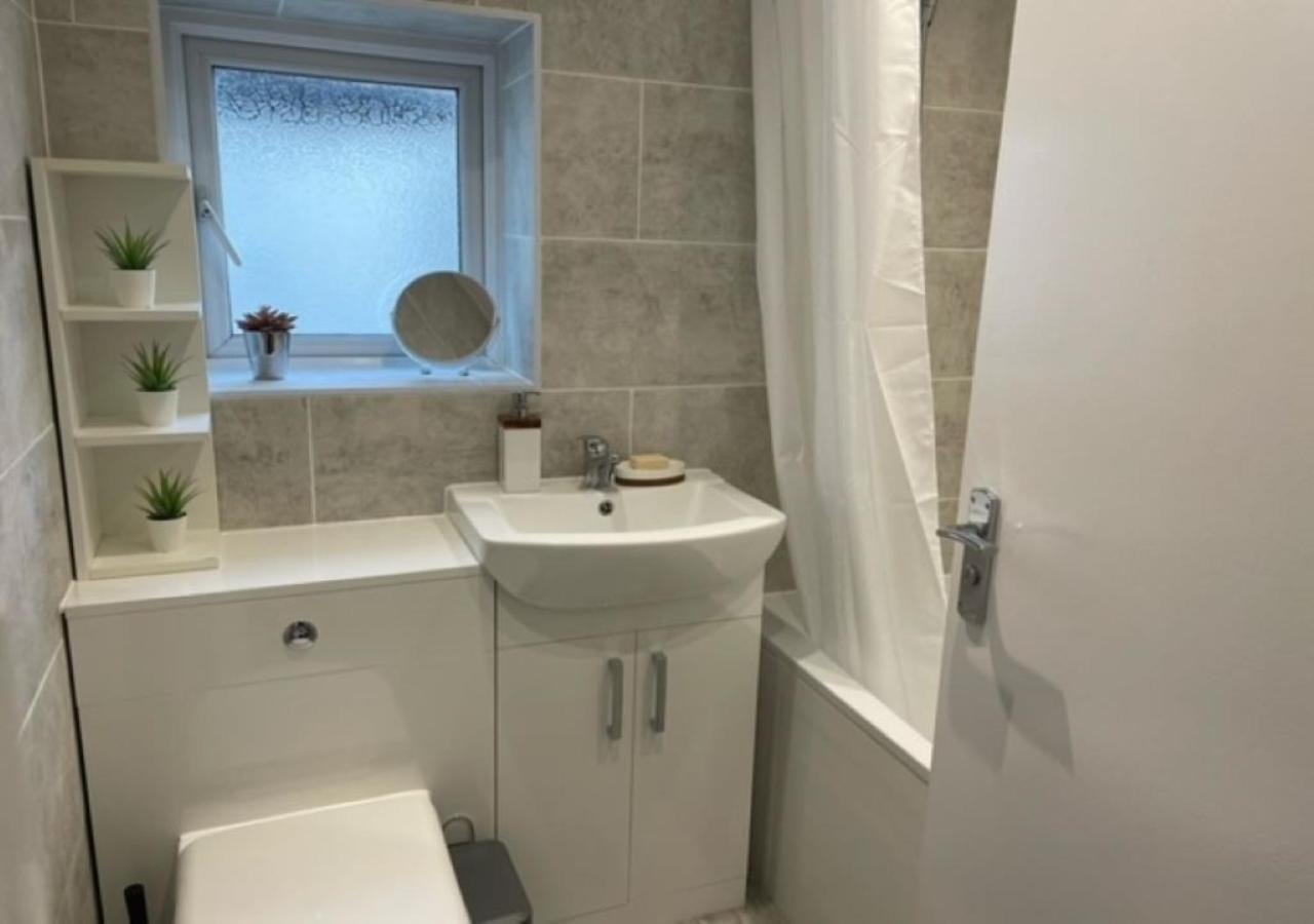 2 Bedroom Serviced Apartment # London Bagian luar foto